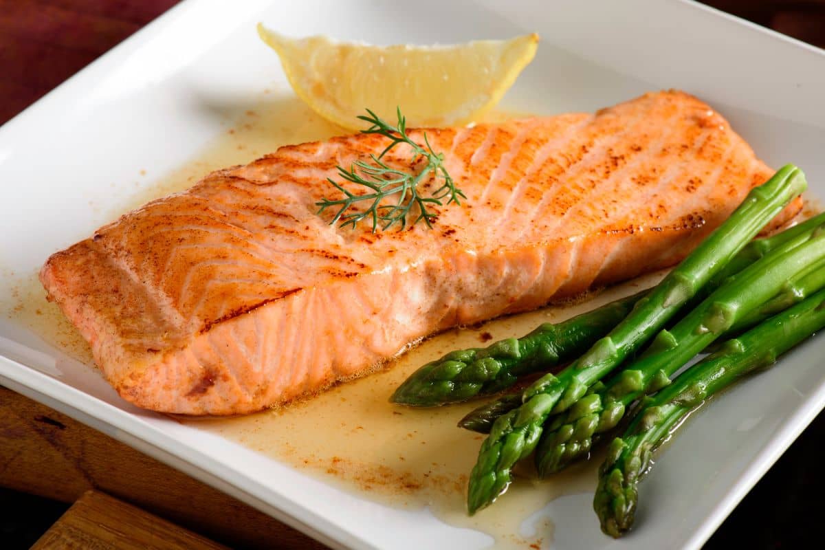 Satu porsi salmon panggang