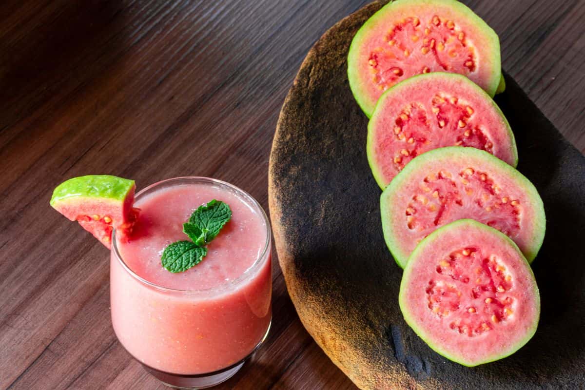 Segelas jus jambu merah