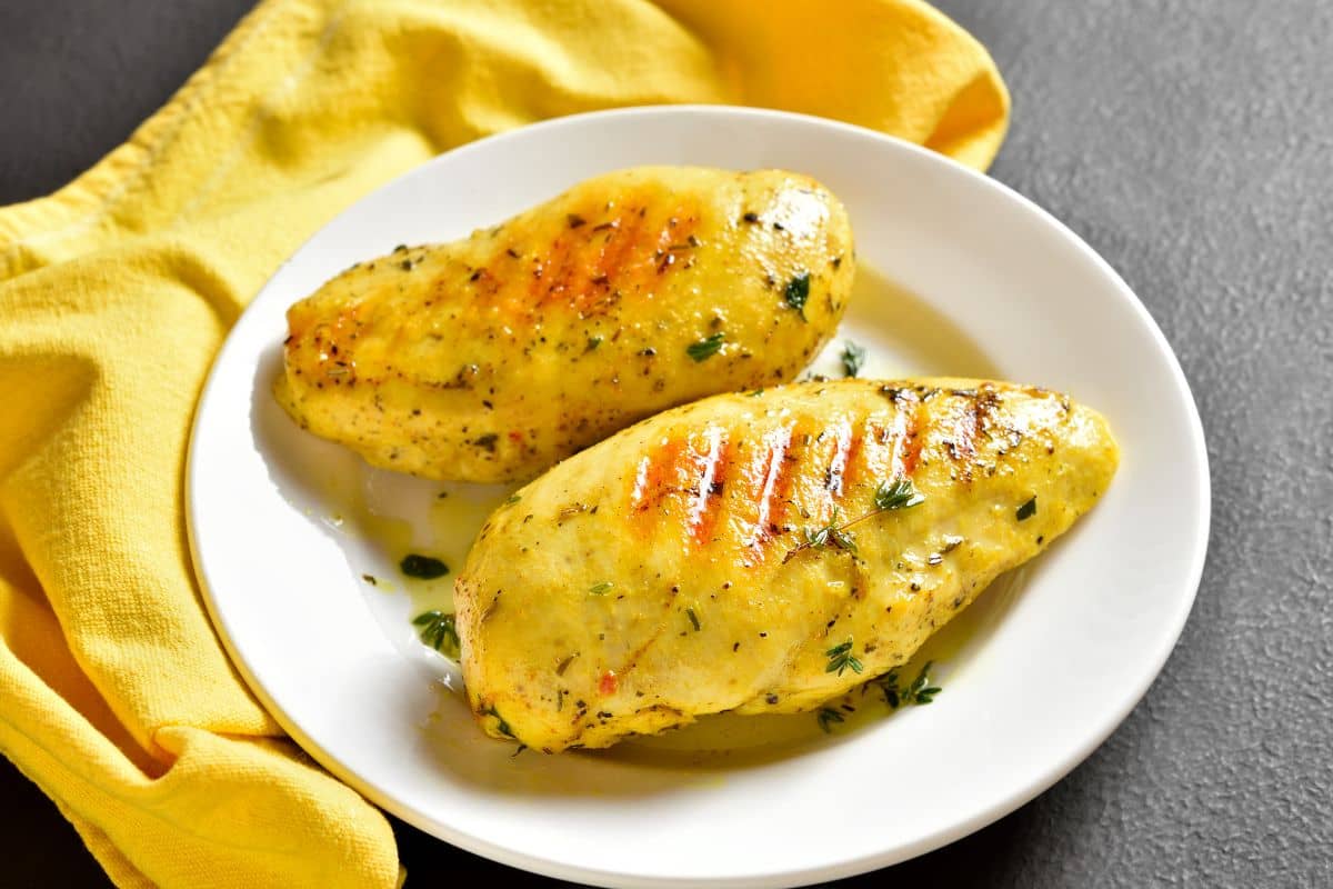 Dua dada ayam panggang