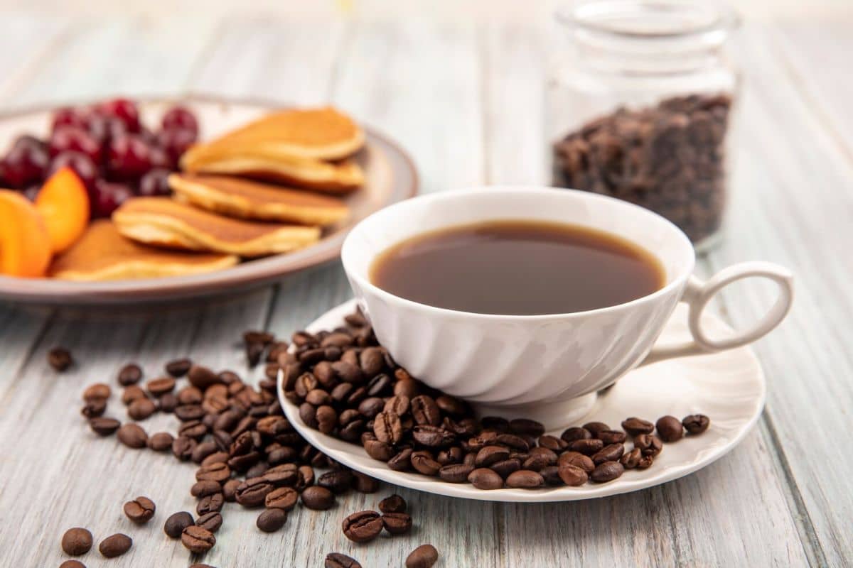 Secangkir kopi hitam