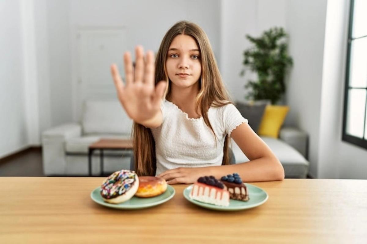 Remaja perempuan menolak makan