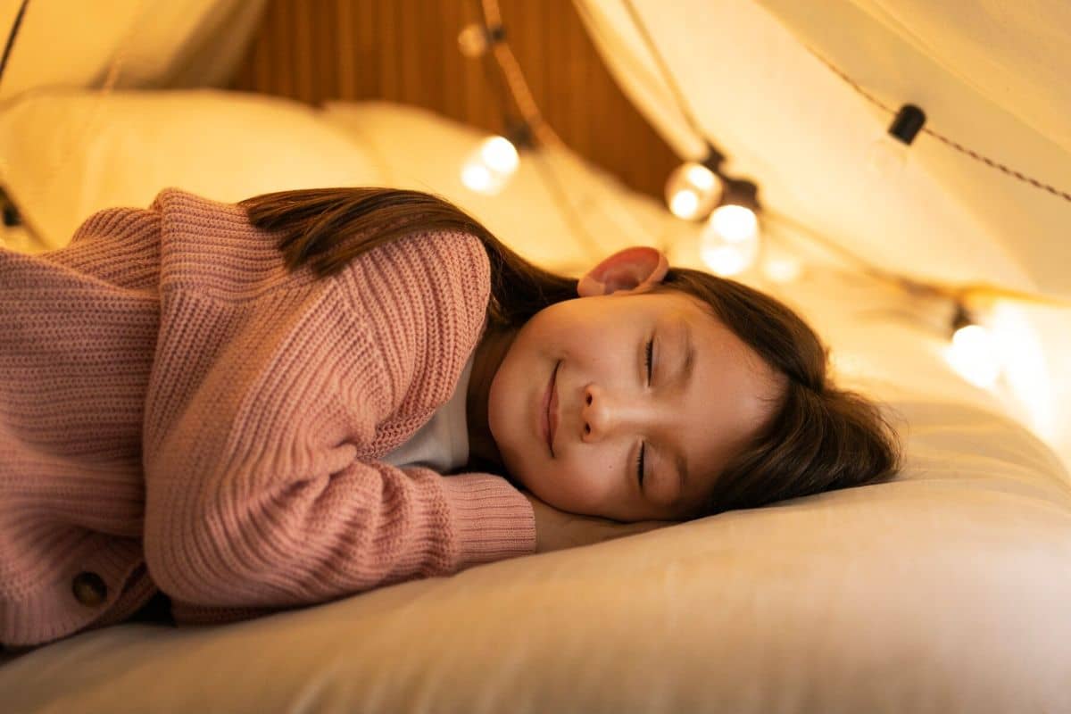 Anak perempuan sedang tidur