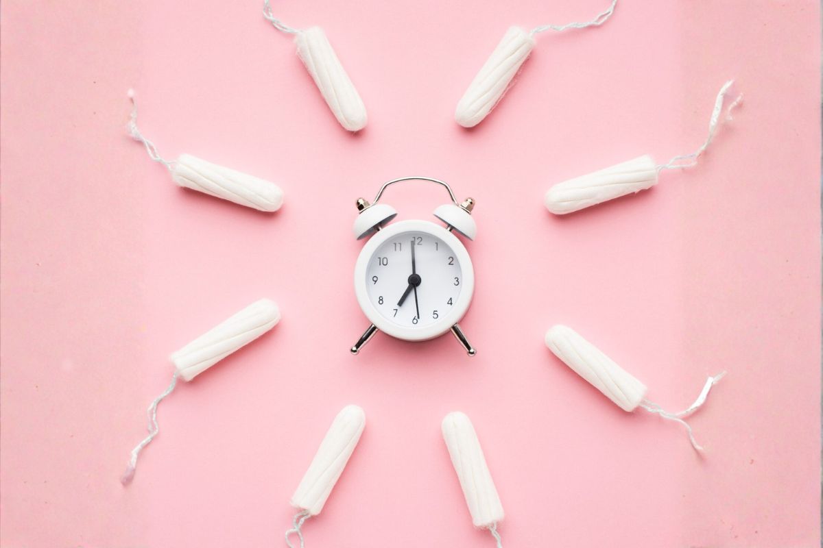 Jam weker warna putih