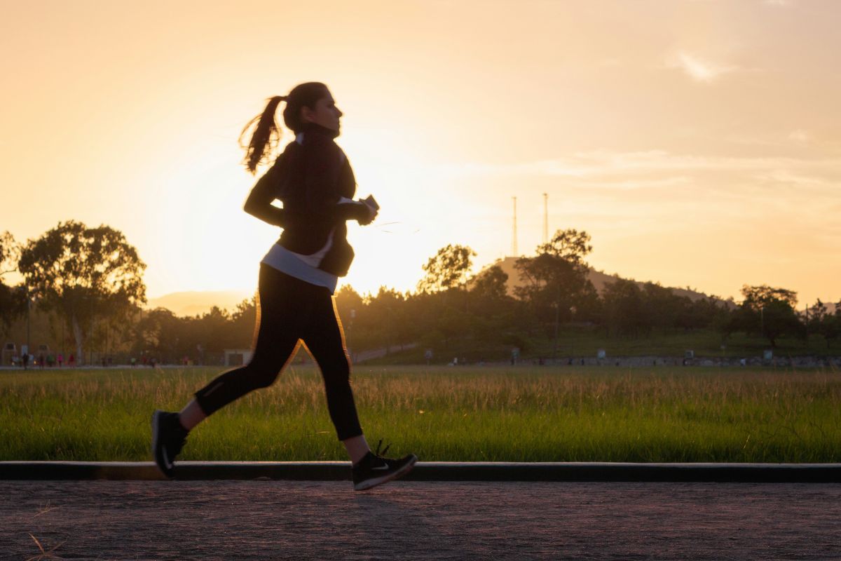 orang yang sedang jogging