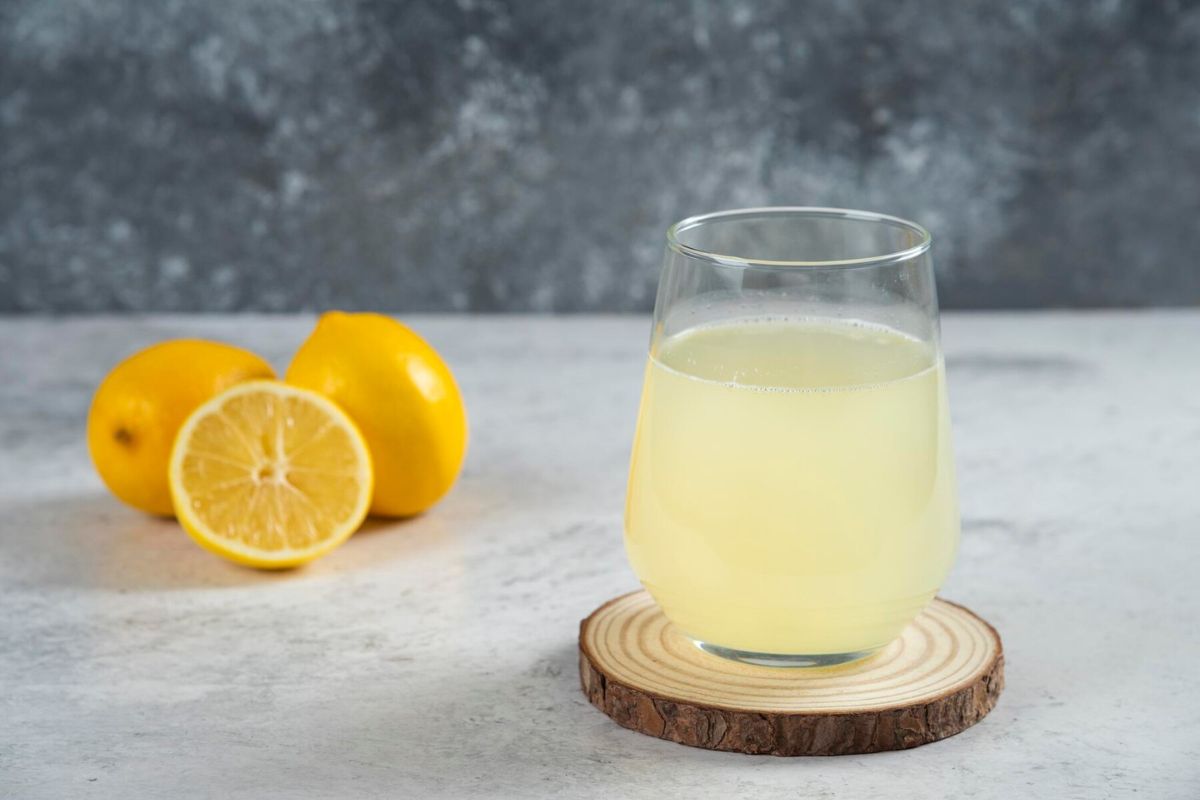 Segelas jus lemon segar