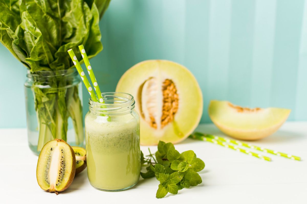 Segelas jus melon yang segar