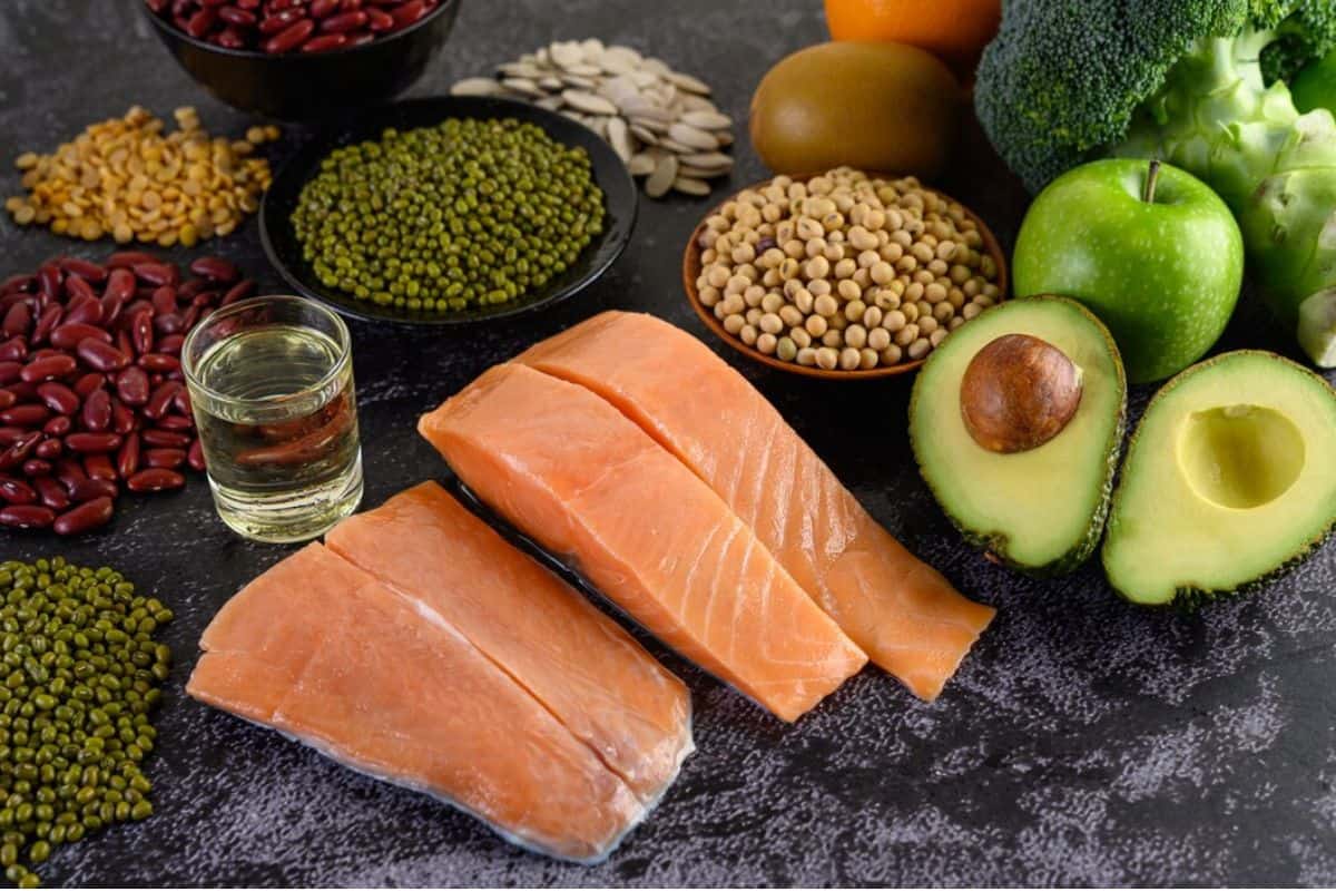 Salmon segar dan makanan sehat lainnya