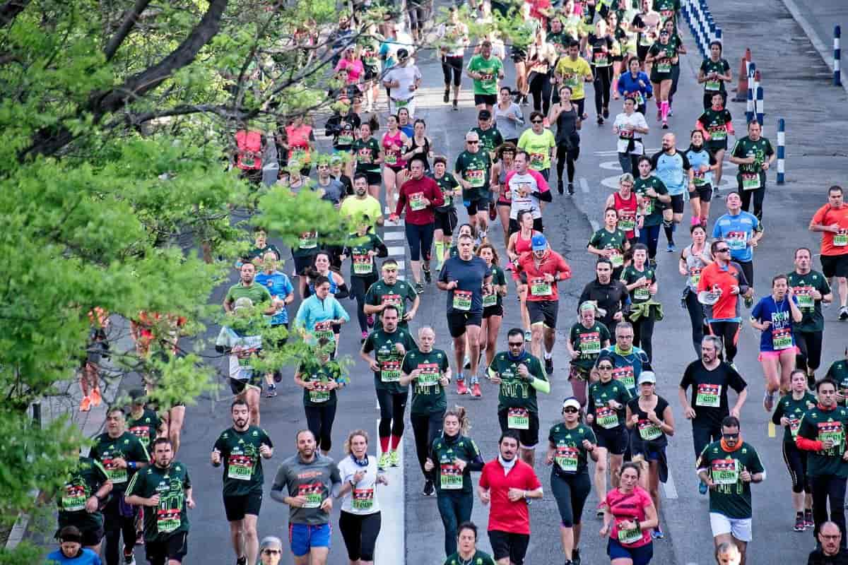 beberapa orang yang ikut maraton