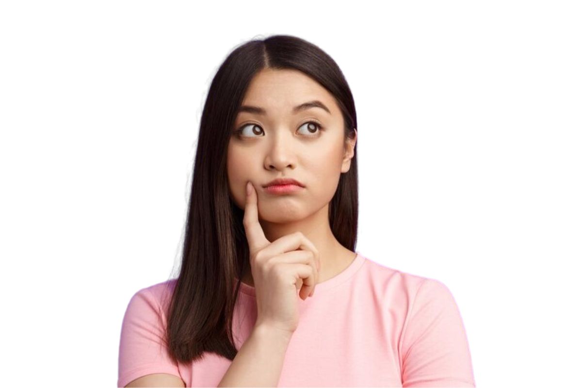 Seorang perempuan sedang berpikir