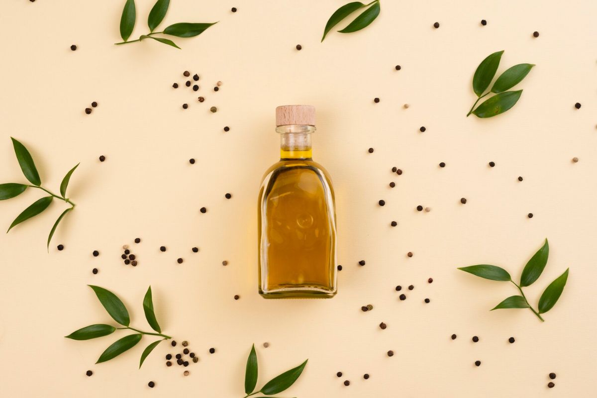 Tea tree oil dalam botol kaca
