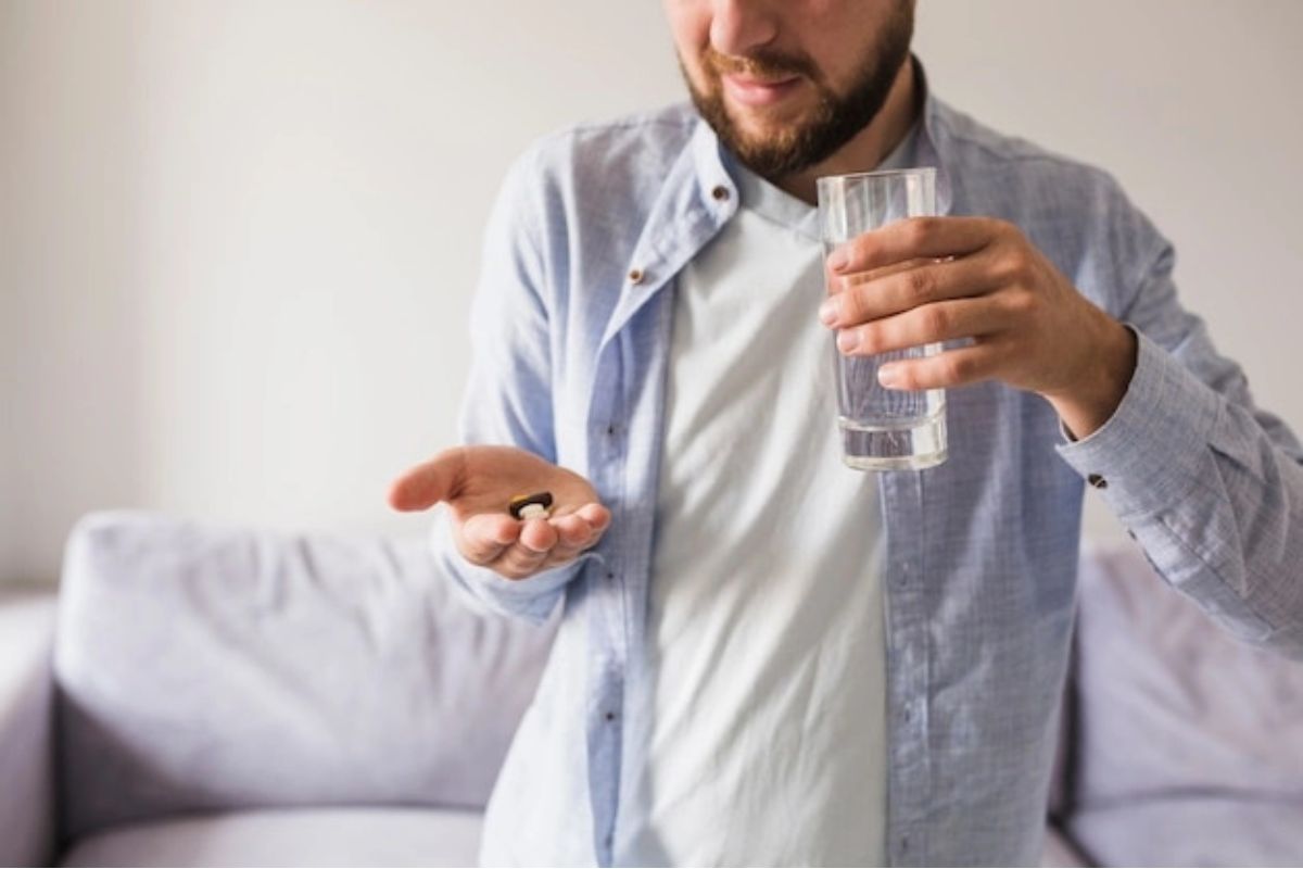 orang yang akan meminum suplemen