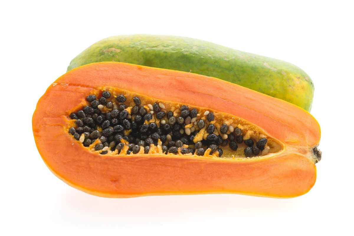 Potongan buah pepaya segar