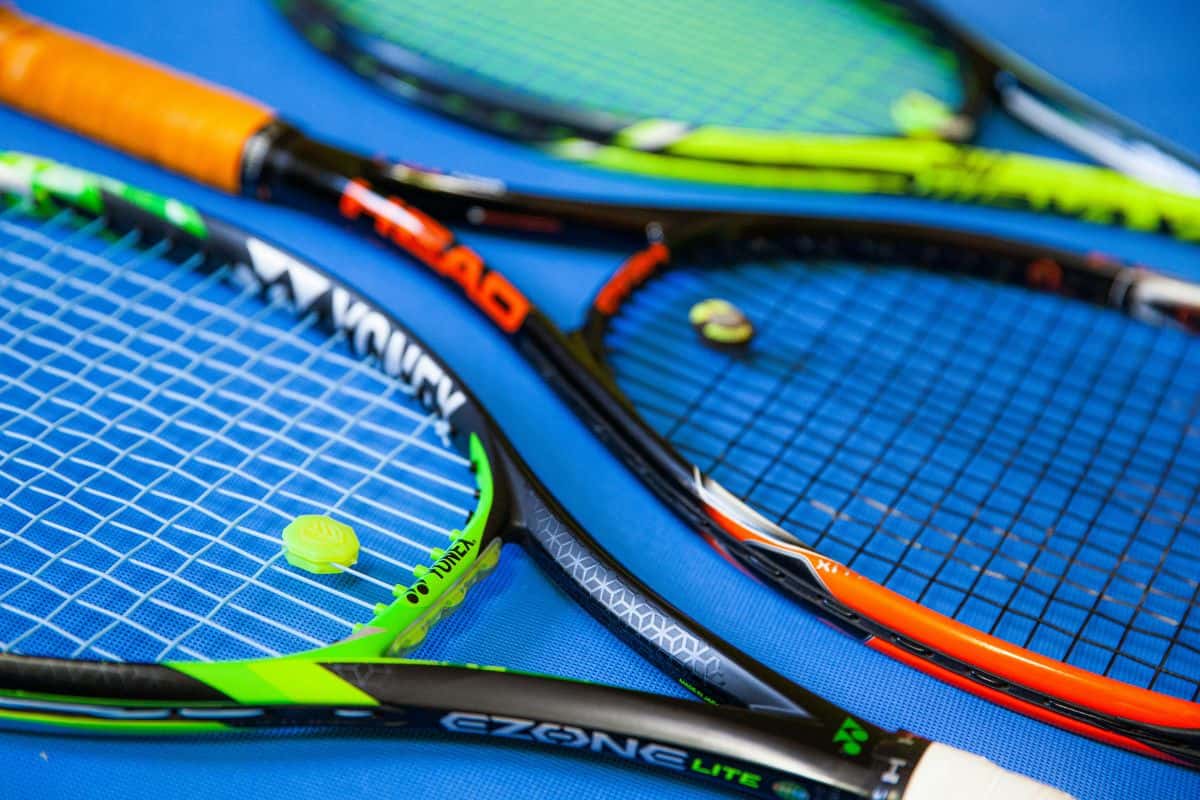 beberapa raket tenis